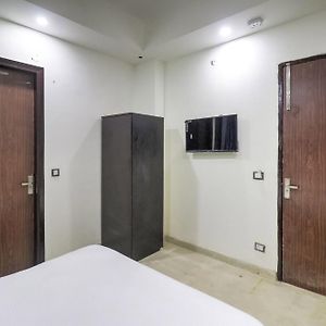 Collection O Mahavir Enclave Near Dashrath Puri Metro Station